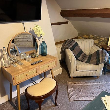 Siam Cottage Guesthouse Over 300 Years Old With Thai Restaurant Moreton-in-Marsh Luaran gambar